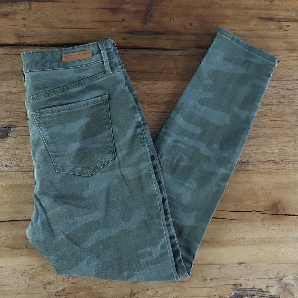 SOCIAL STANDARD BY SANCTUARY GREEN CAMO HIGH RISE SKINNY JEANS SIZE 6